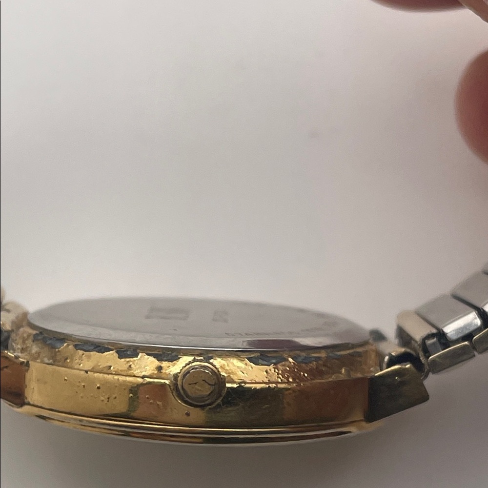 Bill Blass Gold Quartz Watch with White Dial - Picture 5 of 7